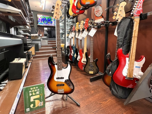 中古楽器店のFENDER