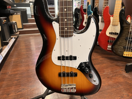 FENDERのJAZZ BASS