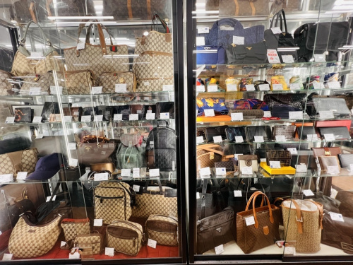 HERMESのアザップコンパクト