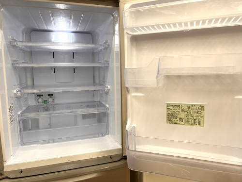 SHARPの3ドア冷蔵庫