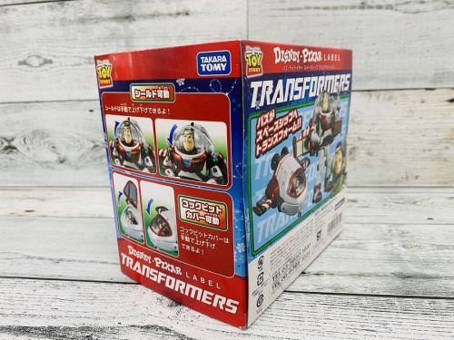 TAKARA TOMYのバズ・ライトイヤー スペースシップ クリスマスバージョン 「トランスフォーマー ディズニーレーベル」 セブンイレブンネット限定