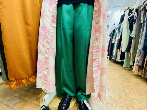 レディースファッションのボトムス