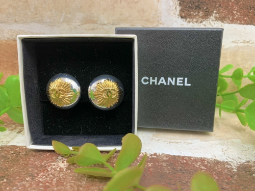 イヤリングのCHANEL