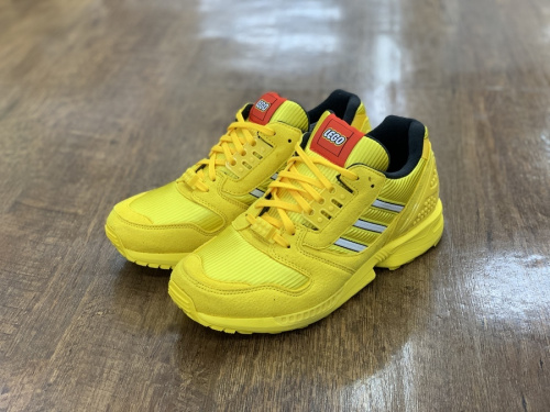 靴のスニーカー