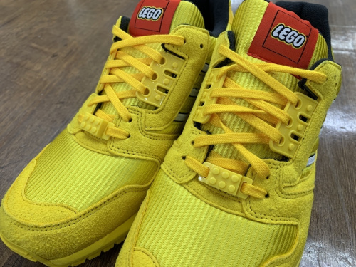 スニーカーのadidas×LEGO