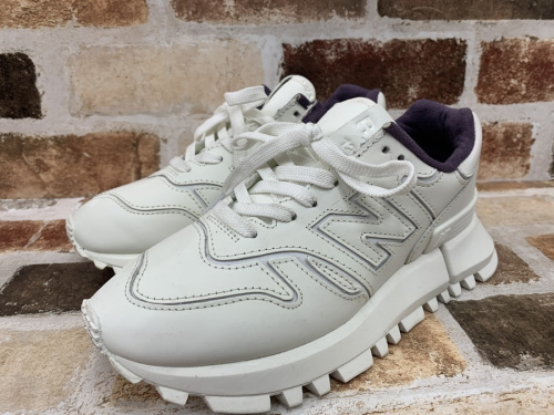 スニーカーのNEW BALANCE