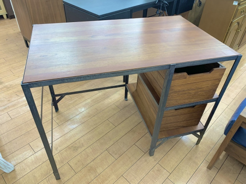 生活家具のデスク