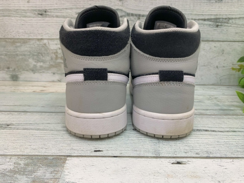 ミドルカットスニーカーのNIKE