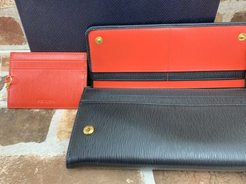 長財布のPRADA