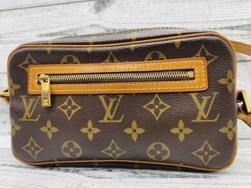 ショルダーポーチのLOUIS VUITTON
