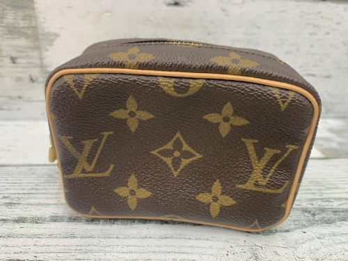 ポーチのLOUIS VUITTON