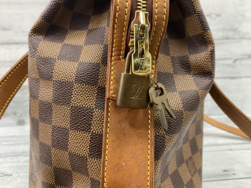 ショルダーバッグのLOUIS VUITTON
