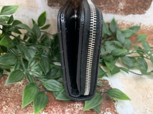 コンパクトフルジップウォレットのSaint Laurent Paris