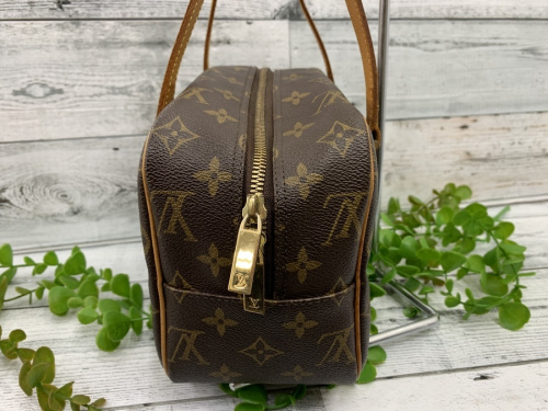 ショルダーバッグのLOUIS VUITTON