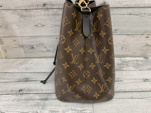 ショルダーバッグのLOUIS VUITTON