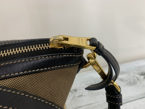 2WAYショルダーバッグのPRADA