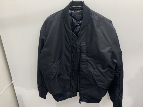 MA-1ジャケットのUNIQLO+J