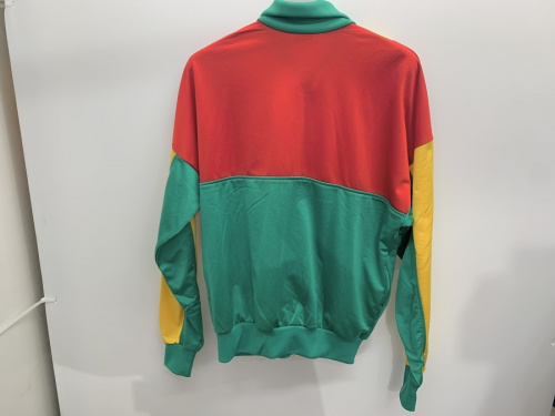 ジャケットのアディダス