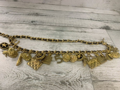 アイコンチャームベルトのCHANEL