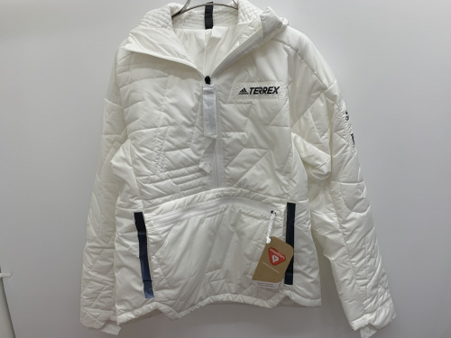 adidasのアウター