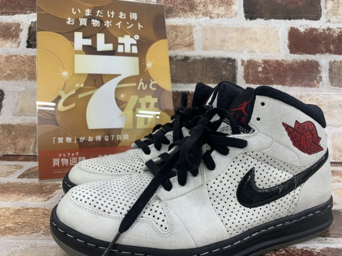 靴のスニーカー