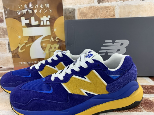 靴のスニーカー