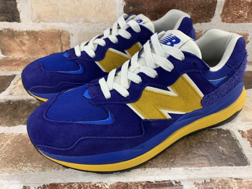 スニーカーのNEW BALANCE