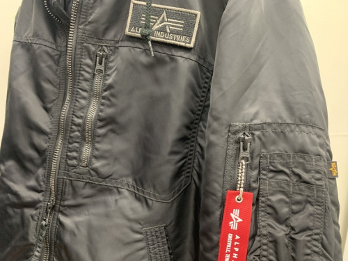 フーデットリブジャケットのALPHA