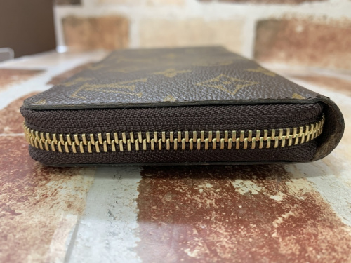 長財布のLOUIS VUITTON