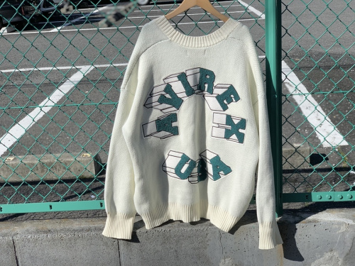 カーディガンのAVIREX