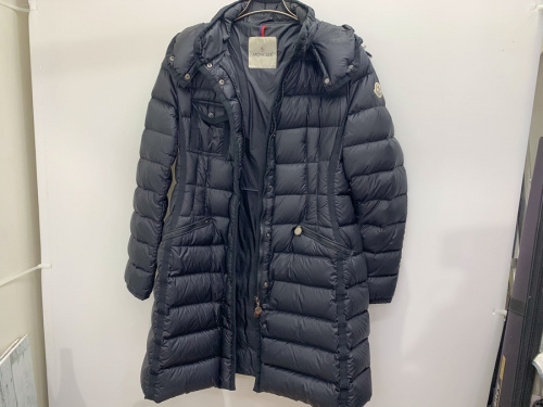 ロングダウンジャケットのMONCLER