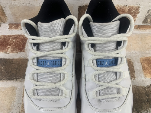 NIKEのAIR JORDAN 11
