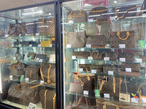 ブランドの】LOUIS VUITTON