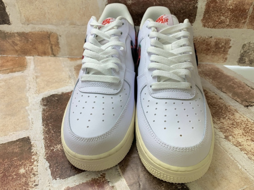 NIKEのエアフォース1’07　LV8