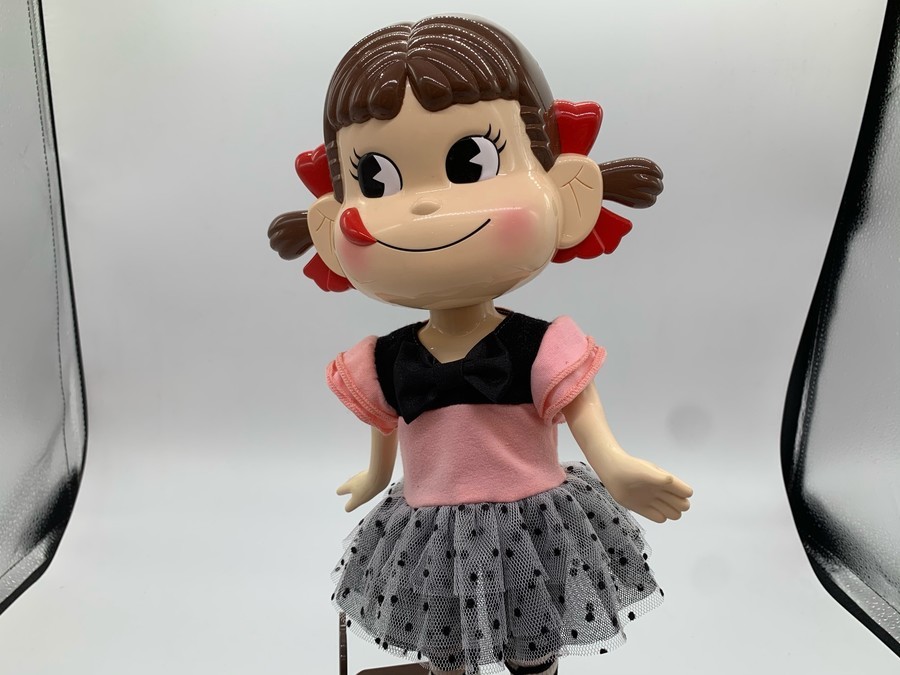 不二家　ダンシングペコちゃん　人形　ジーンズ　未使用 希少】ダンシングペコちゃん ジーンズ 店頭 非売品 美品 動作品