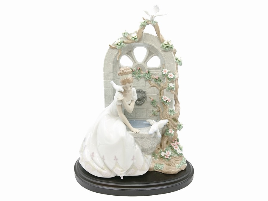 世界2,000体限定】LLADRO（リヤドロ）のフィギュリンの入荷です