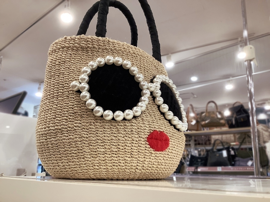 【a-Jolie】 アジョリー　カゴバッグ　ミニサイズ　サングラス黒　美品 a-jolie（アジョリー）のサングラスカゴバッグが買取入荷いたし