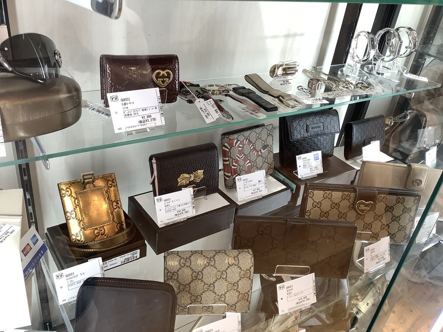 スマホで購入】CELINE(セリーヌ)マカダム柄扇子 が買取入荷致し