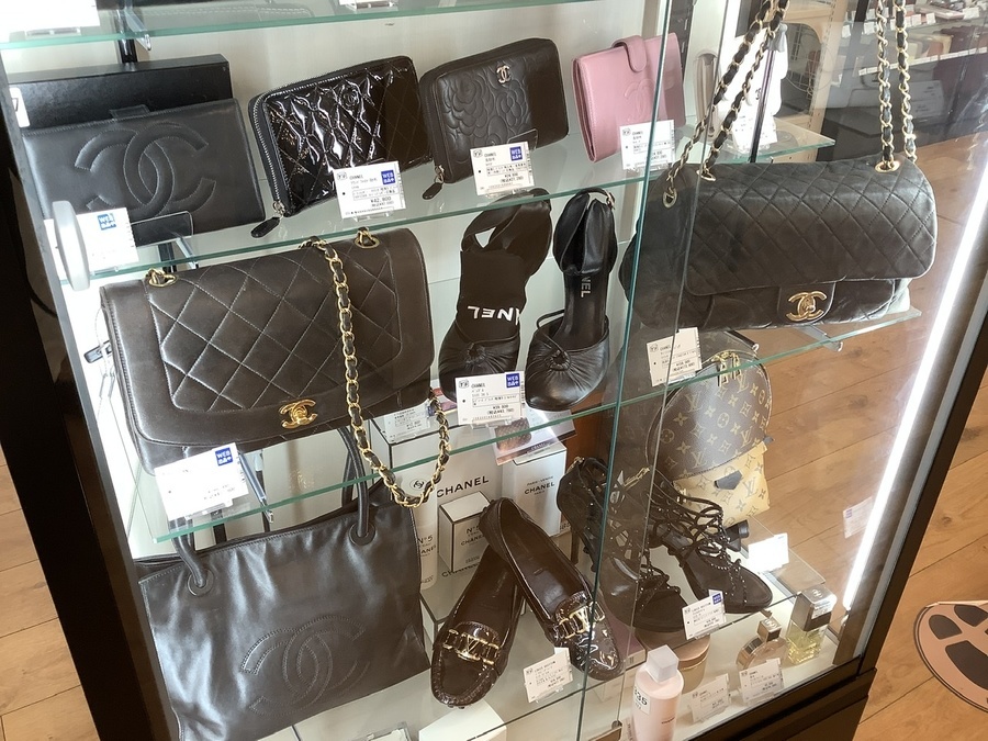 スマホで購入】CELINE(セリーヌ)マカダム柄扇子 が買取入荷致し