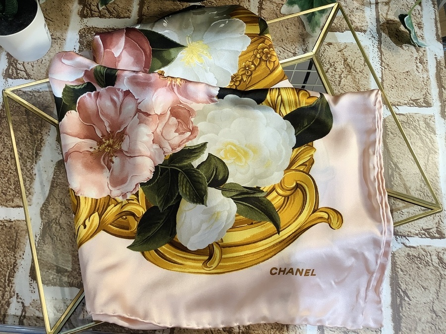 CHANEL 花柄 シルクスカーフ 約95cm CHANEL 花柄 シルクスカーフ 約95cm