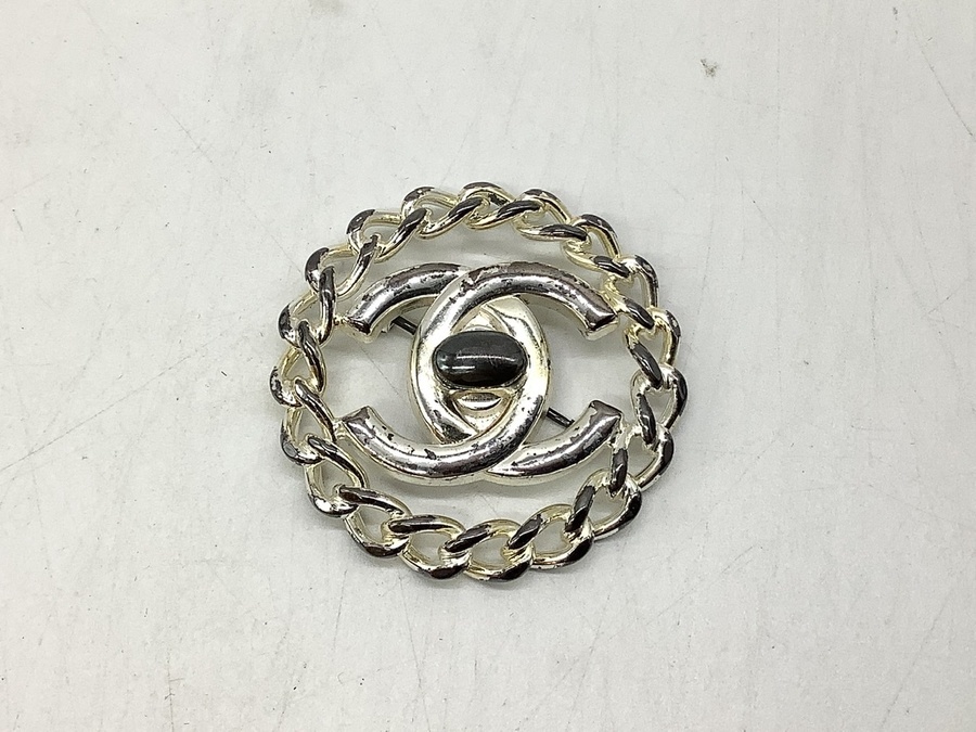 CHANEL ダブルCロゴ ブローチ 1990年代 CHANEL ゴールド ダブルCロゴ ブローチ - メルカリ