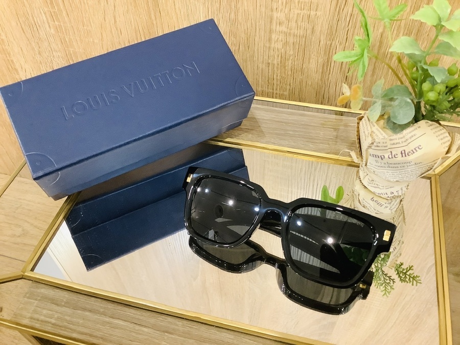 ギフトにも☆【LOUIS VUITTON】 サングラス・LV エピ スクエア louis-vuitton-lv-epi-square-