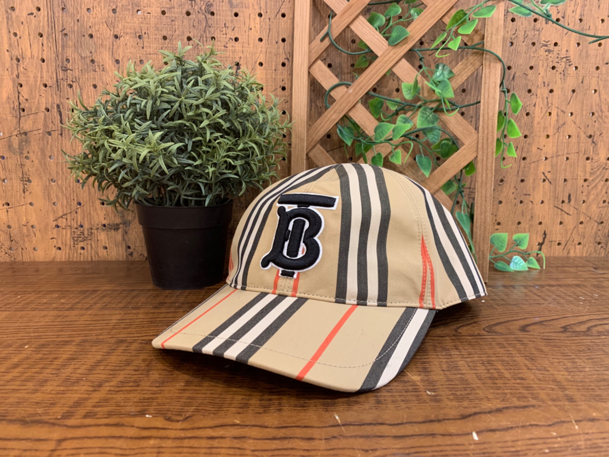 贈り物 BURBERRY TBロゴベースボール ロンドン) LONDON(バーバリー 帽子