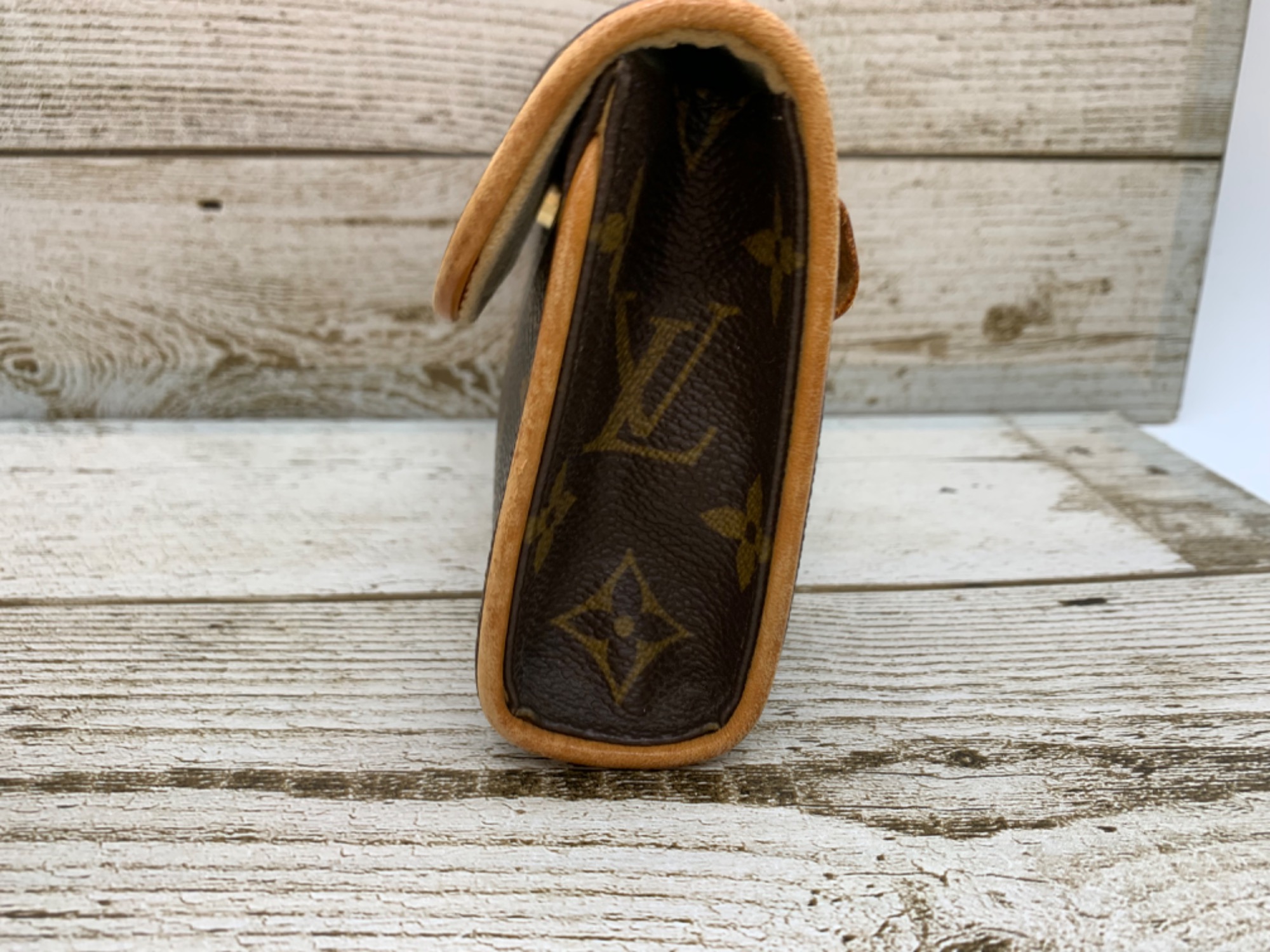 LOUIS VUITTON(ルイ・ヴィトン)のポシェットフロランティーヌを