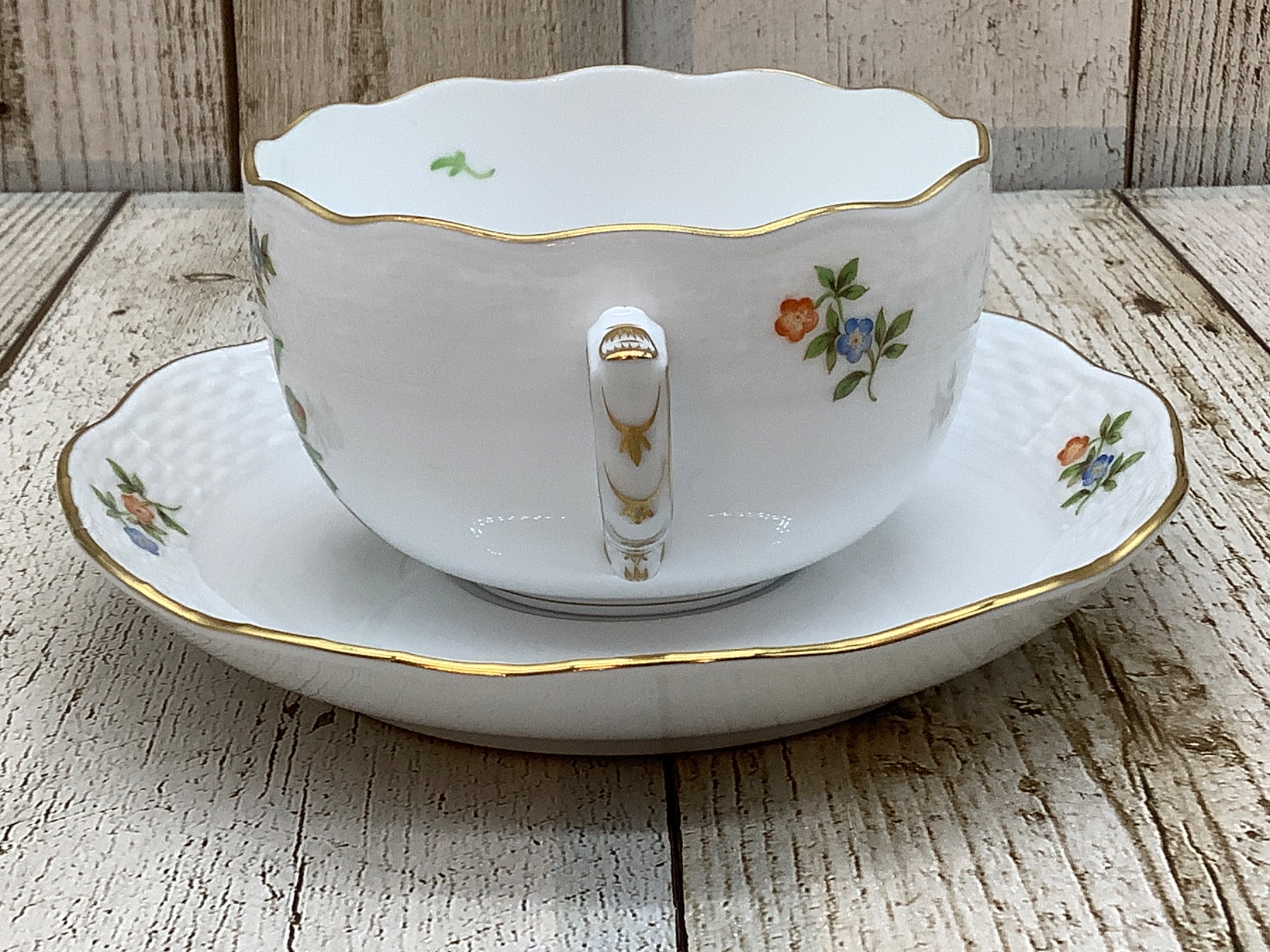 ハンガリーのヘレンド村で誕生した陶磁器ブランド。HEREND(ヘレンド