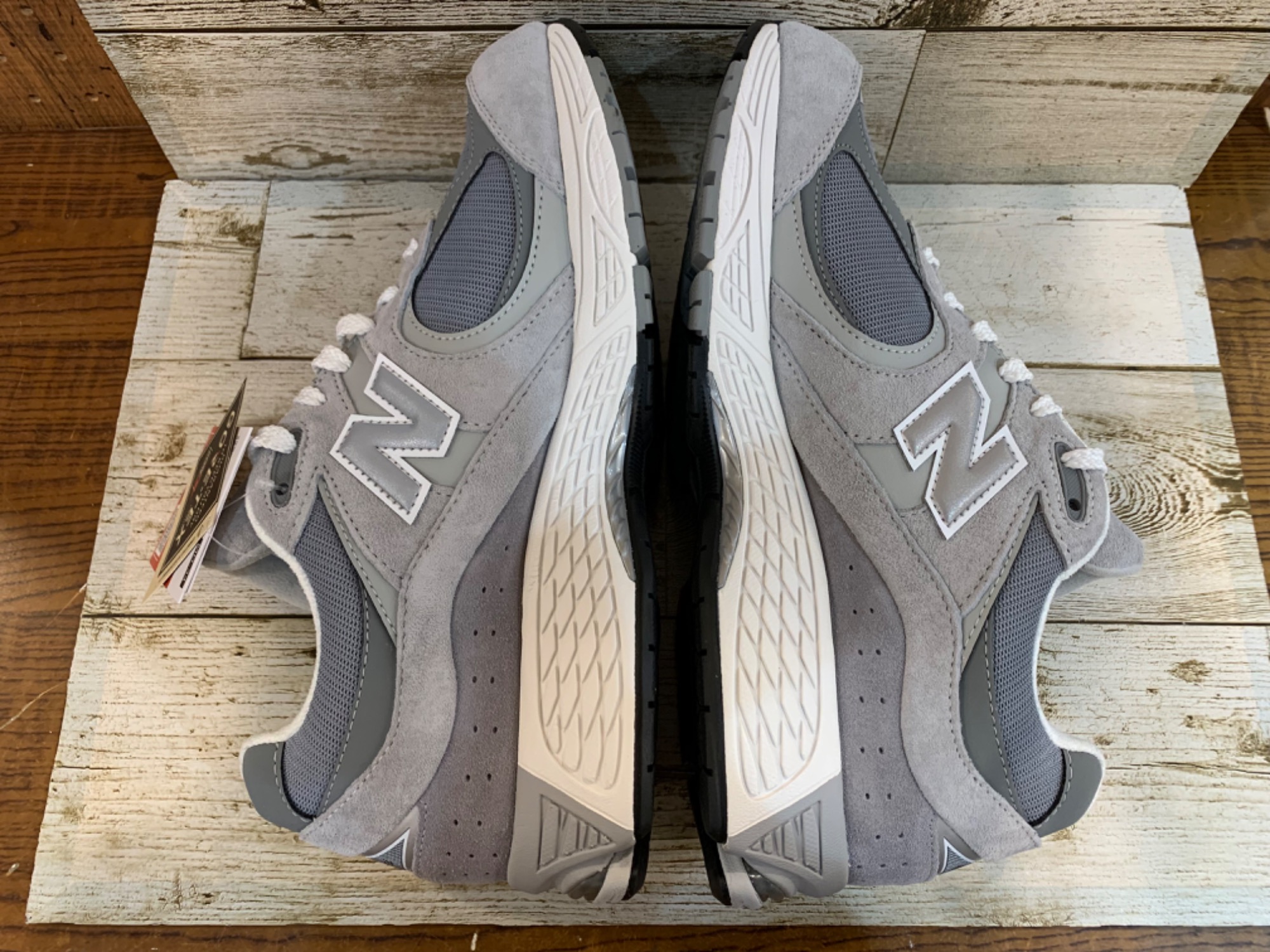 NEW BALANCE(ニューバランス) 2002R GTX Jを買取入荷致しました