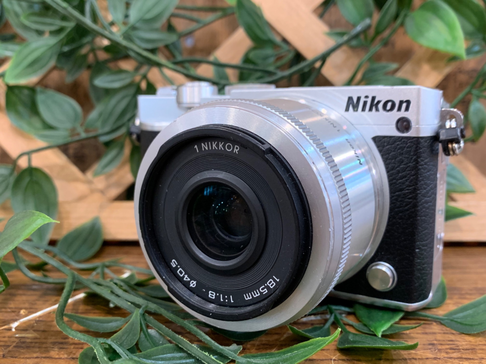 Nikon(ニコン）ミラーレス一眼カメラ 1 J5 2081万画素 買取入荷致し