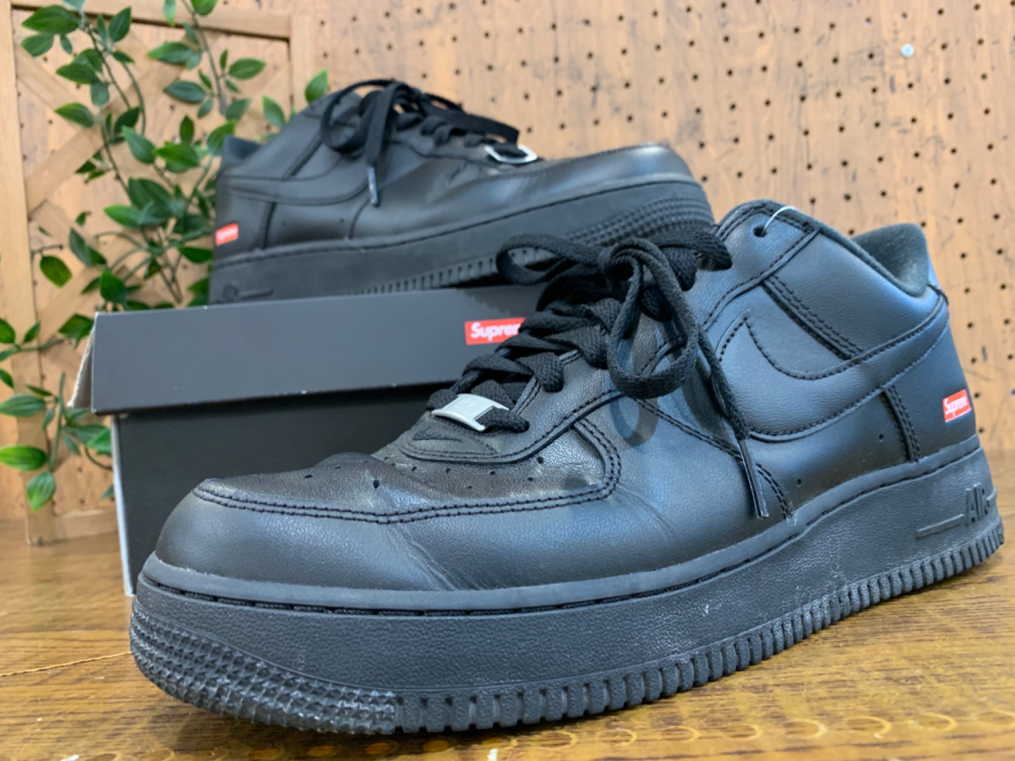 シュプリーム　エアフォース1 スニーカー 2足セット Nike x Supreme Air Force 1 Low SP “White” & “Black”が国内6月