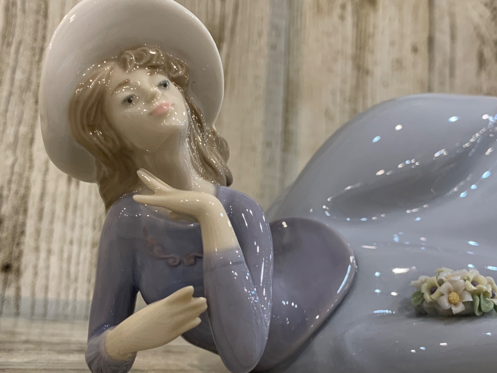 LLADRO(リヤドロ)のフィギュリン『Pretty pose 5589』を買取入荷致し