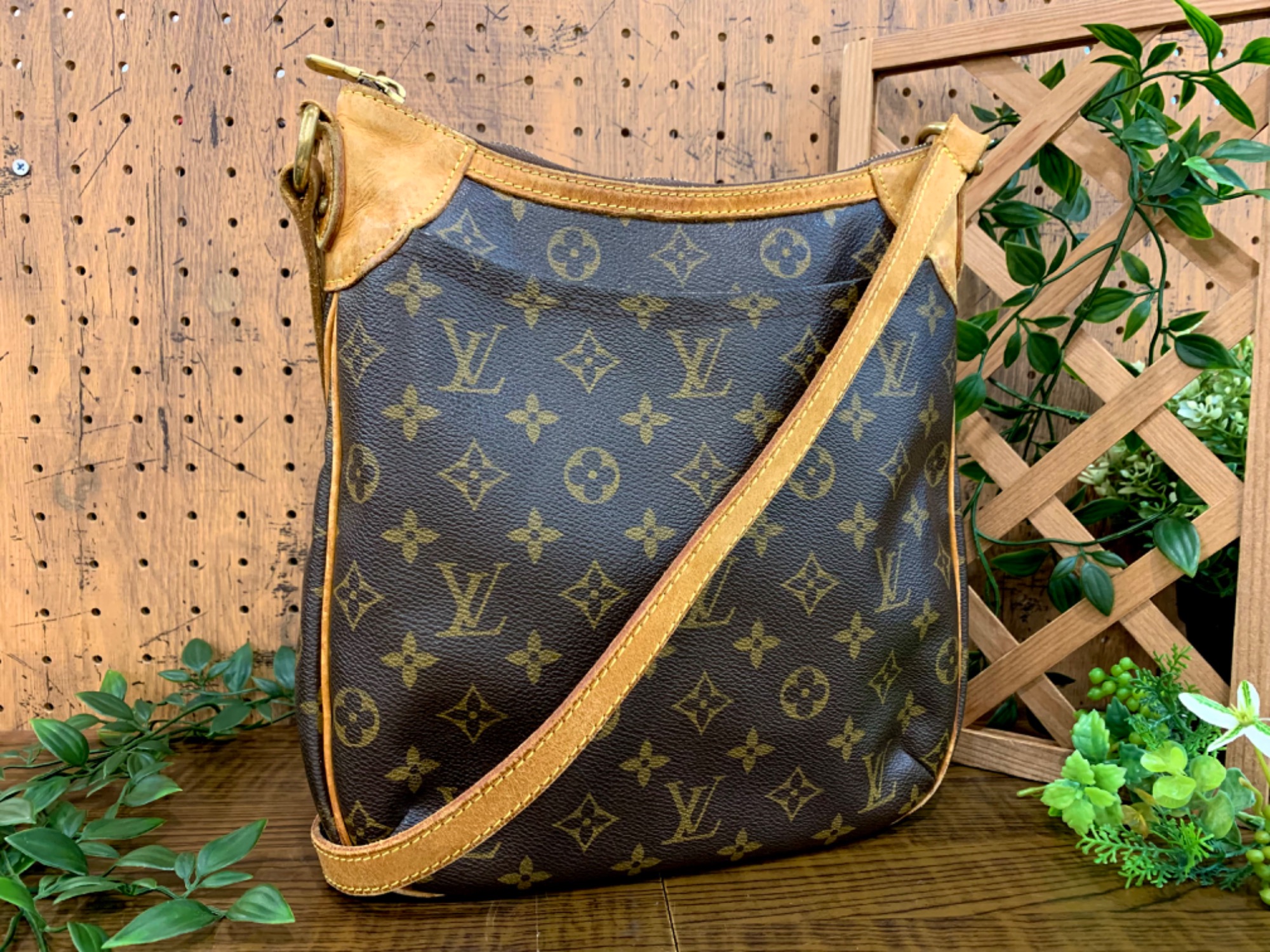 LOUIS VUITTON(ルイ・ヴィトン)のショルダーバッグ『オデオンPM』を